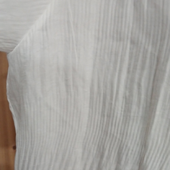 Chic White Ruffle Blouse - Picture 5 of 8